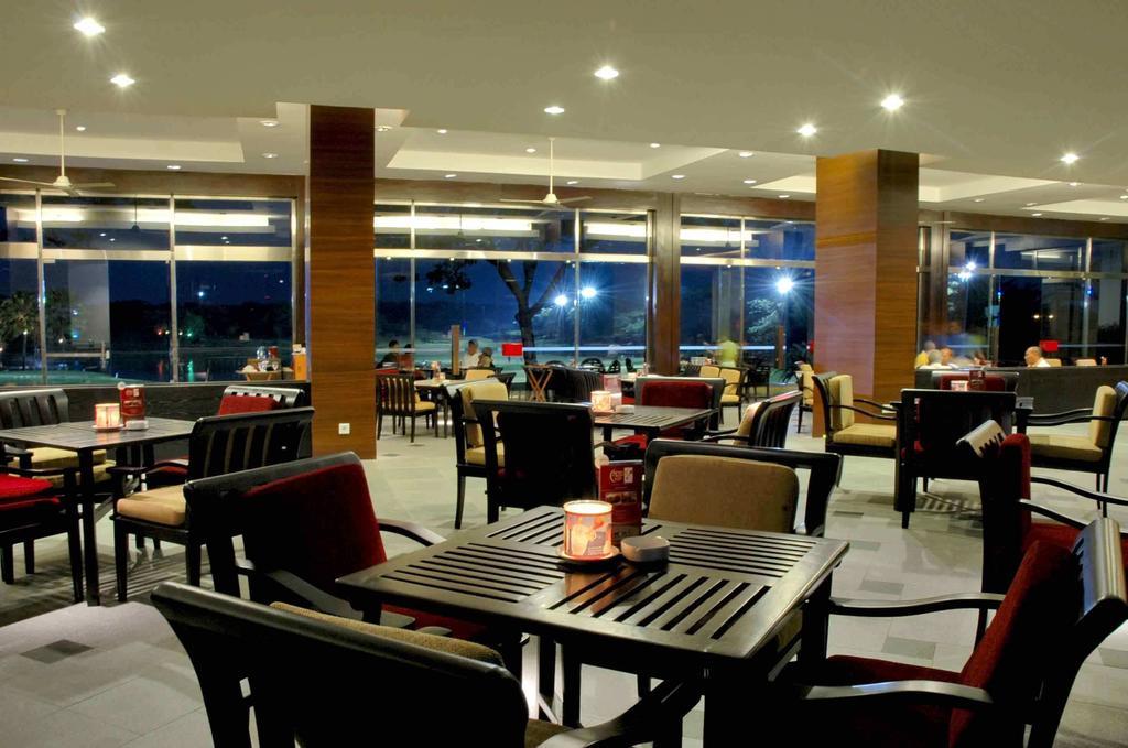 Ciputra Golf, Club & Hotel Surabaya Restoran gambar