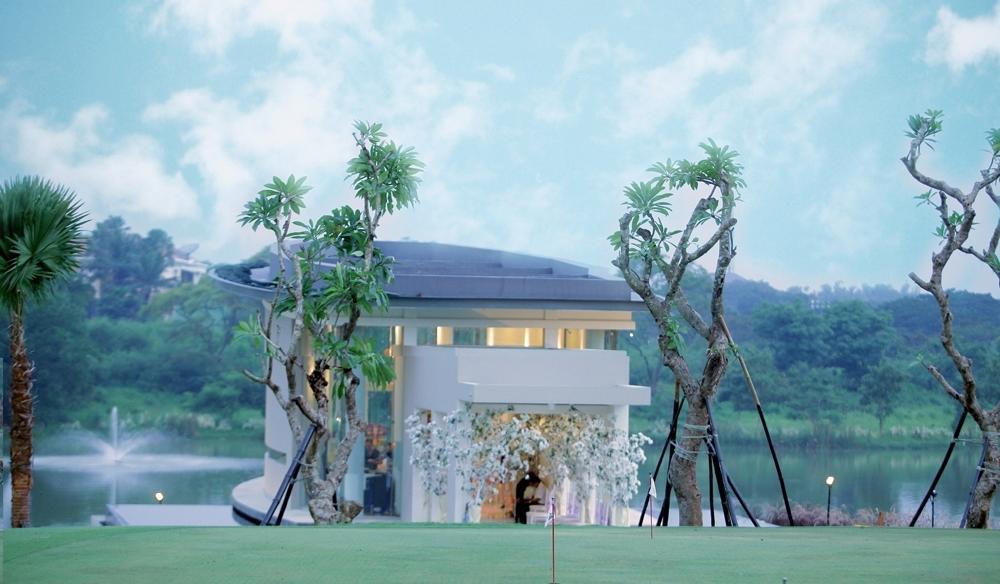 Ciputra Golf, Club & Hotel Surabaya Luaran gambar